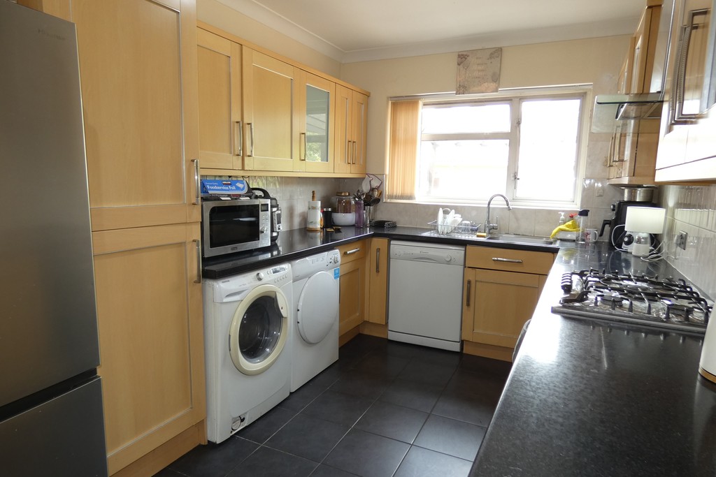 4 bed semi-detached house for sale in Martindale Road, Middlesex  - Property Image 6