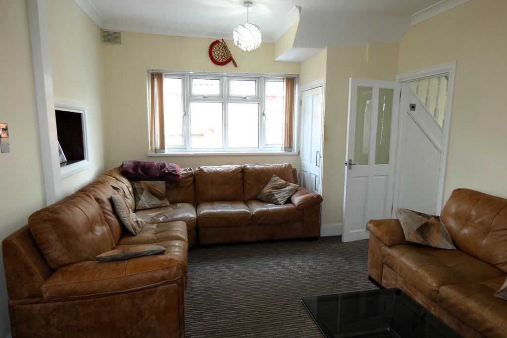 4 bed semi-detached house for sale in Martindale Road, Middlesex 7