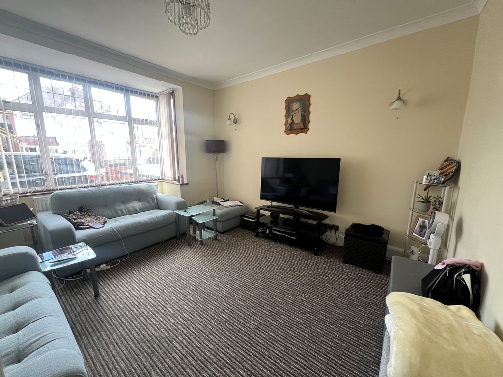 4 bed semi-detached house for sale in Martindale Road, Middlesex 3