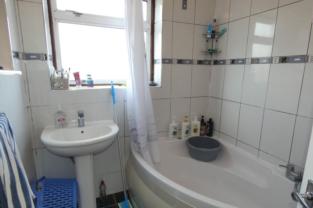 4 bed semi-detached house for sale in Martindale Road, Middlesex  - Property Image 20