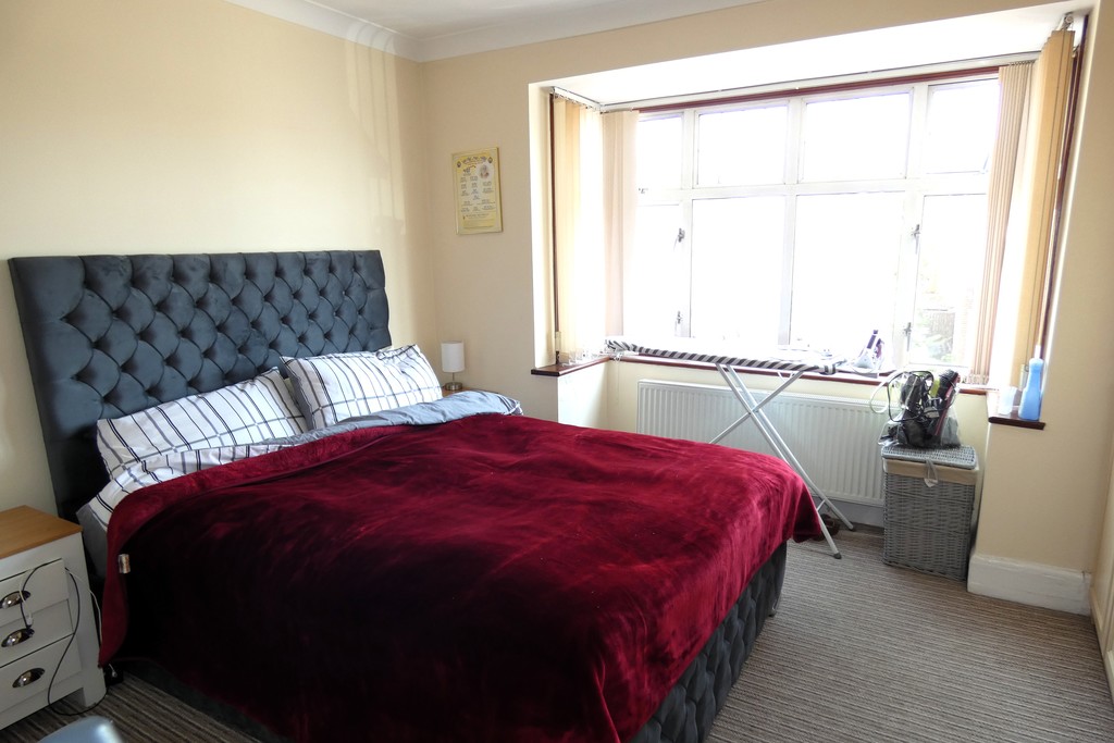 4 bed semi-detached house for sale in Martindale Road, Middlesex 14