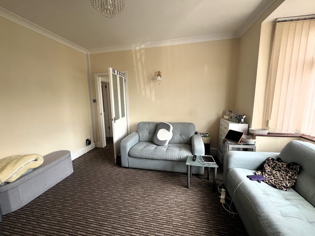 4 bed semi-detached house for sale in Martindale Road, Middlesex  - Property Image 10
