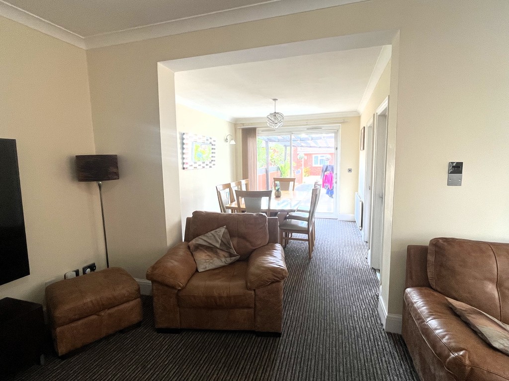4 bed semi-detached house for sale in Martindale Road, Middlesex  - Property Image 11