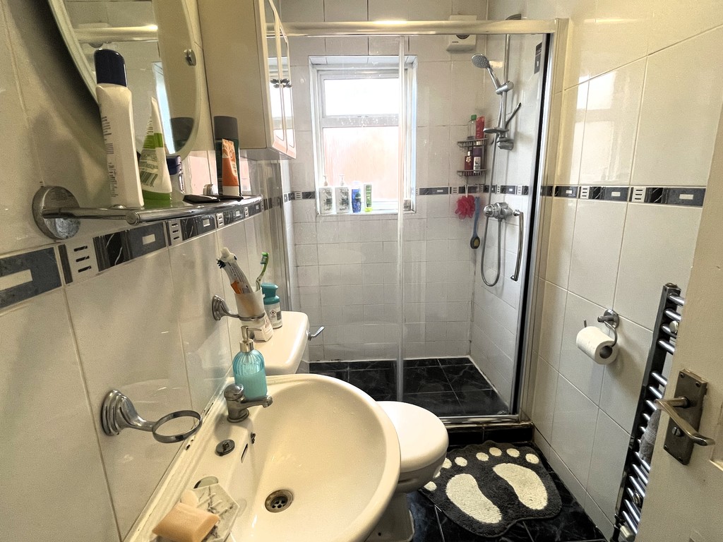 4 bed semi-detached house for sale in Martindale Road, Middlesex  - Property Image 12