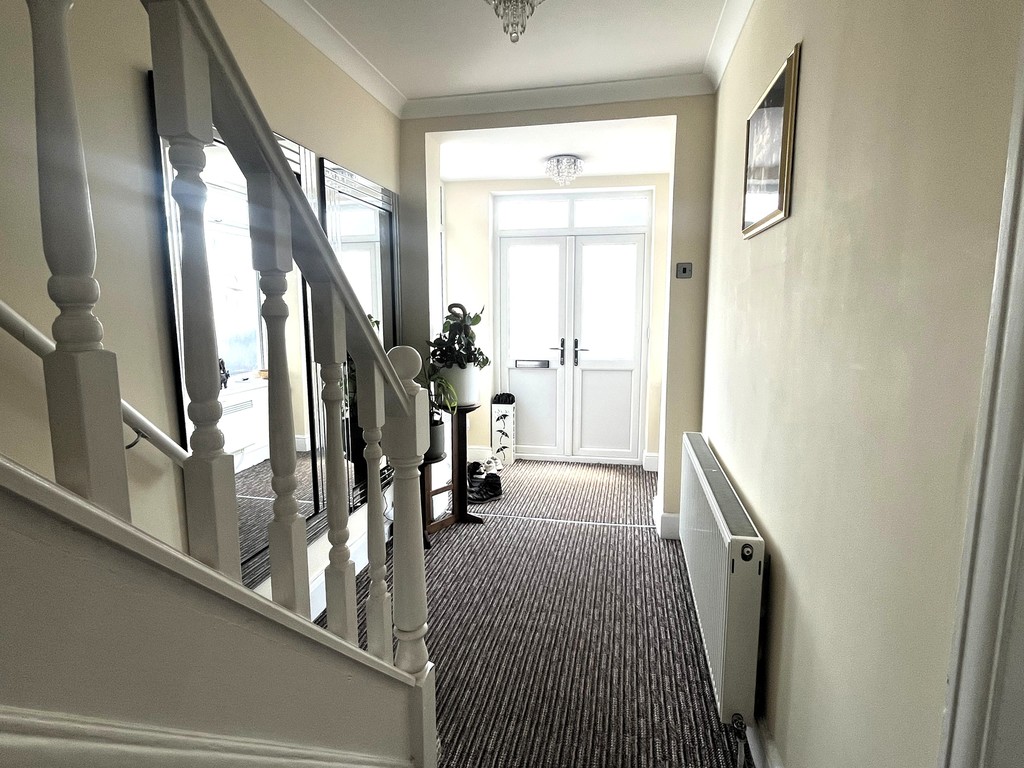 4 bed semi-detached house for sale in Martindale Road, Middlesex  - Property Image 13