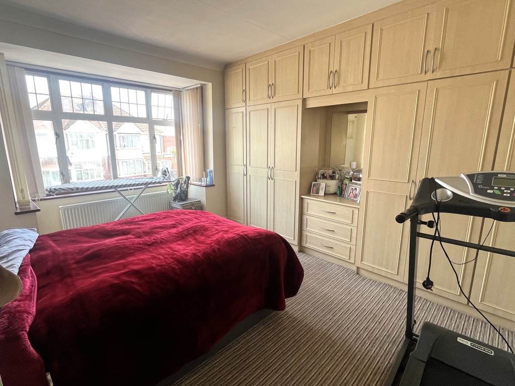 4 bed semi-detached house for sale in Martindale Road, Middlesex  - Property Image 16