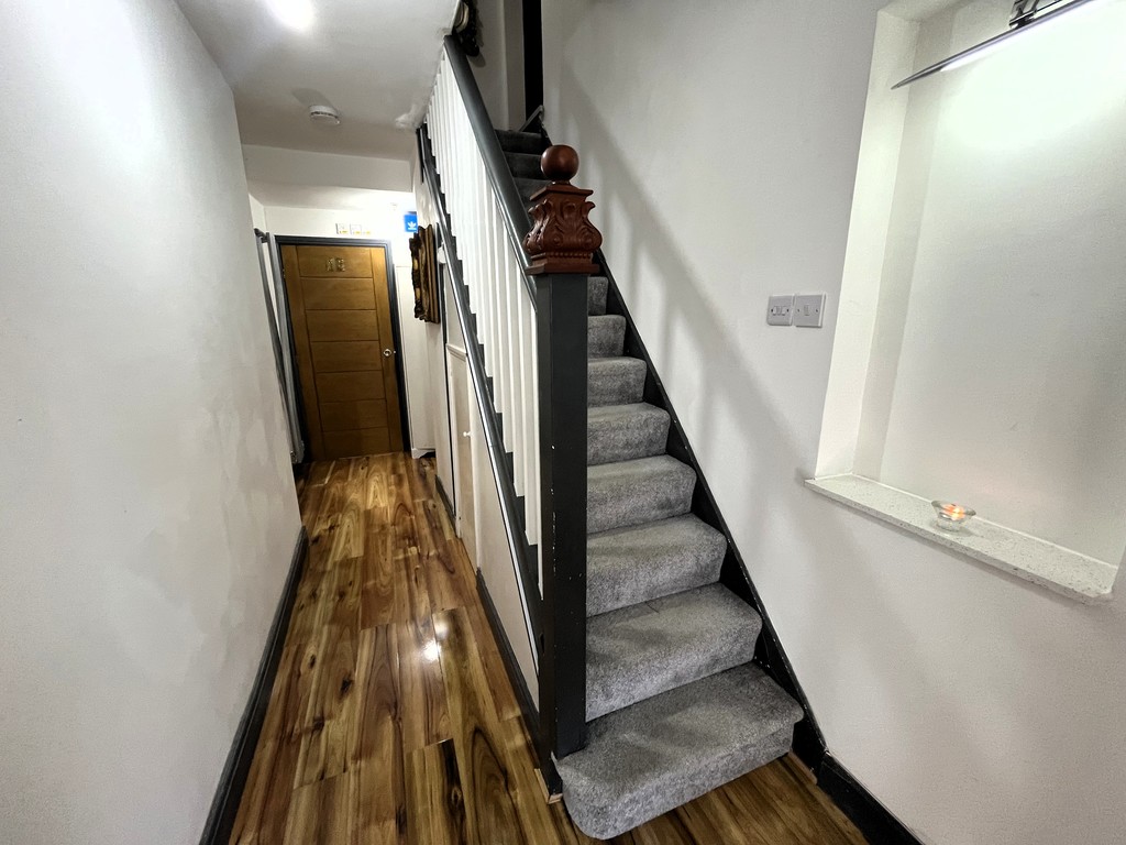 6 bed semi-detached house to rent in Bedfont Lane, Feltham 10