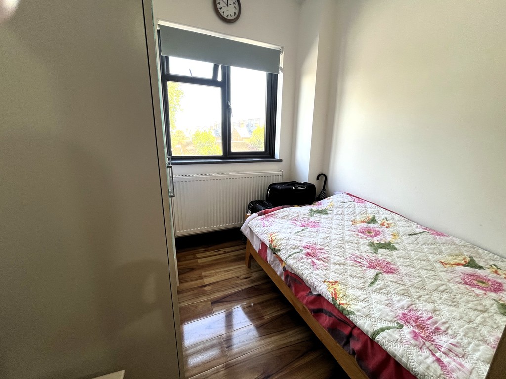 6 bed semi-detached house to rent in Bedfont Lane, Feltham 15
