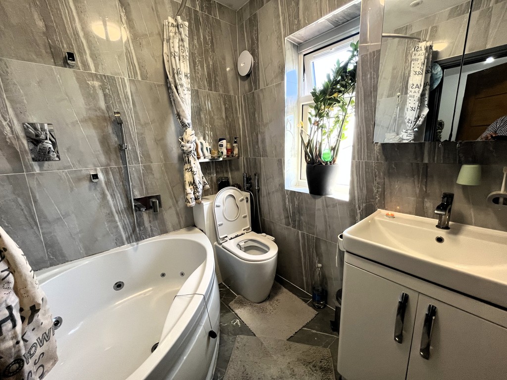 6 bed semi-detached house to rent in Bedfont Lane, Feltham 16