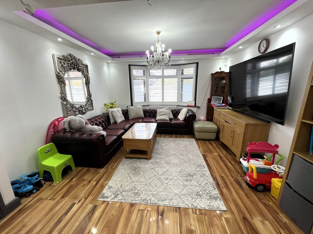 6 bed semi-detached house to rent in Bedfont Lane, Feltham  - Property Image 3