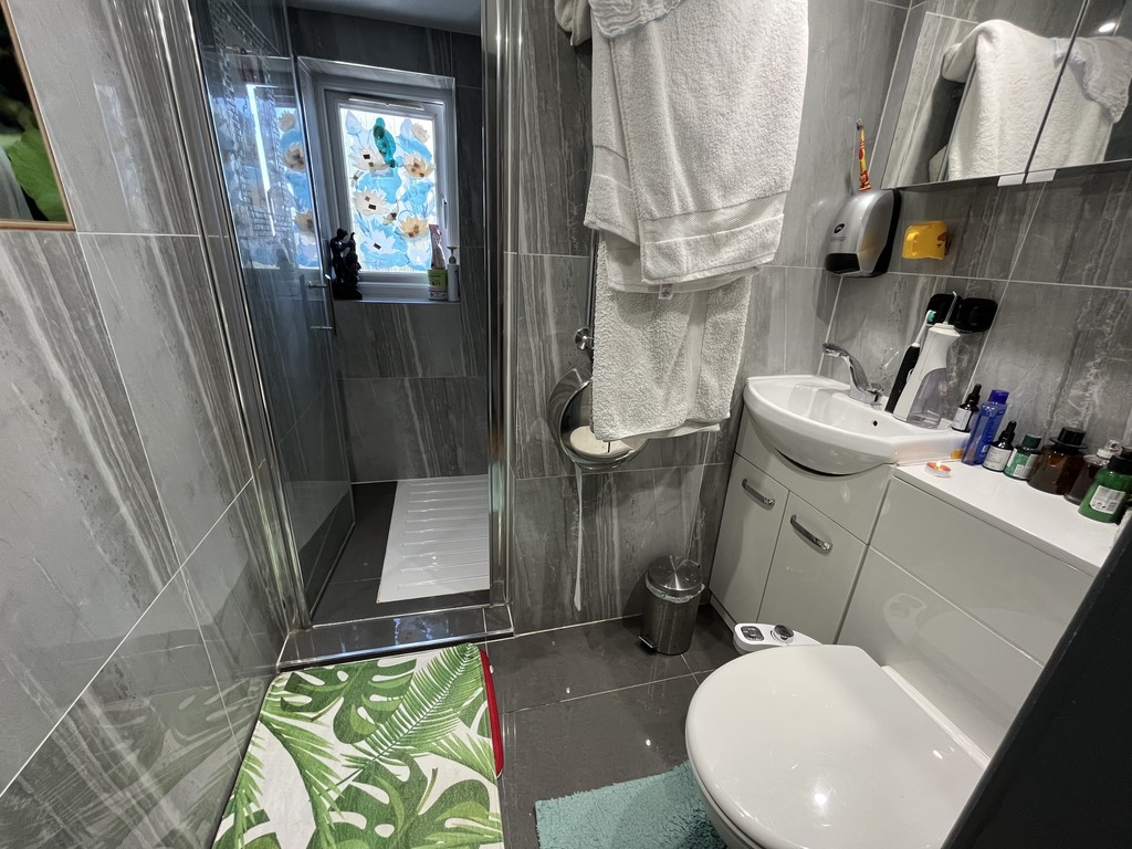 6 bed semi-detached house to rent in Bedfont Lane, Feltham  - Property Image 21