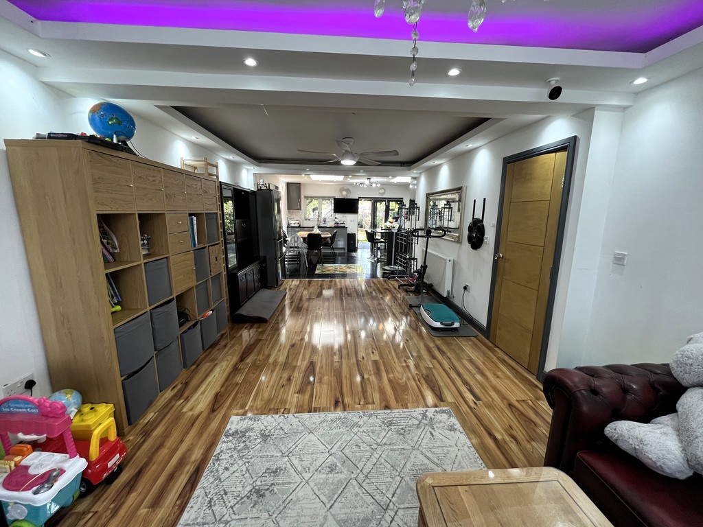 6 bed semi-detached house to rent in Bedfont Lane, Feltham 6
