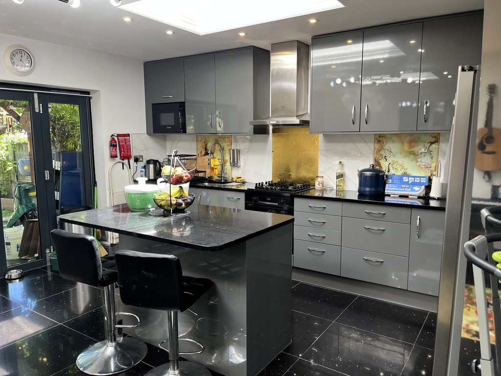 6 bed semi-detached house to rent in Bedfont Lane, Feltham  - Property Image 6