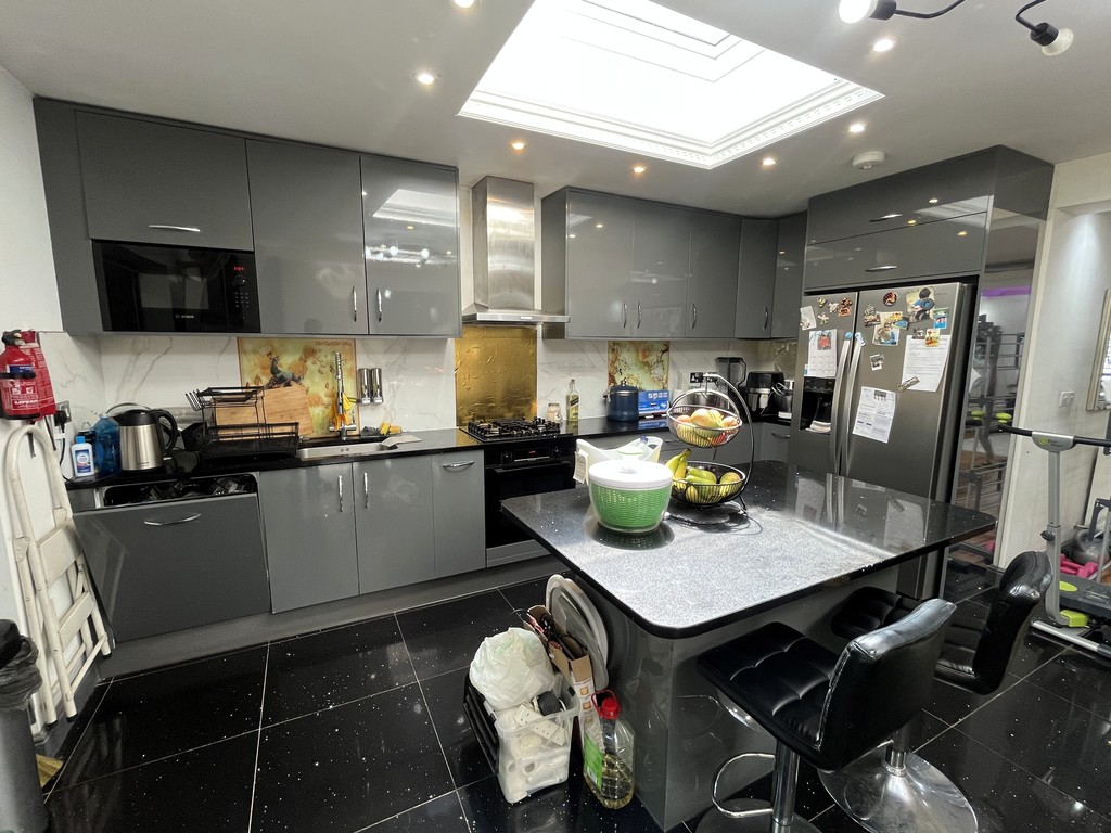6 bed semi-detached house to rent in Bedfont Lane, Feltham  - Property Image 8
