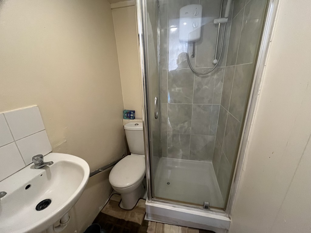 1 bed studio flat to rent in Townsend Road, Southall 5