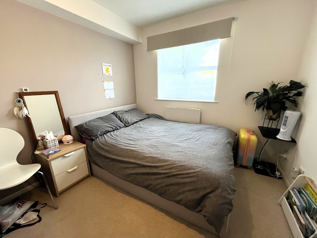 2 bed apartment to rent in Redford Close, Feltham  - Property Image 5