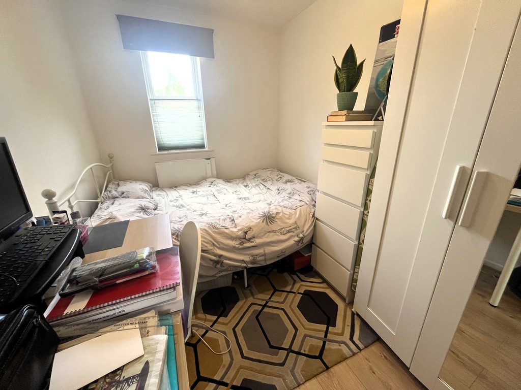 2 bed apartment to rent in Redford Close, Feltham 6