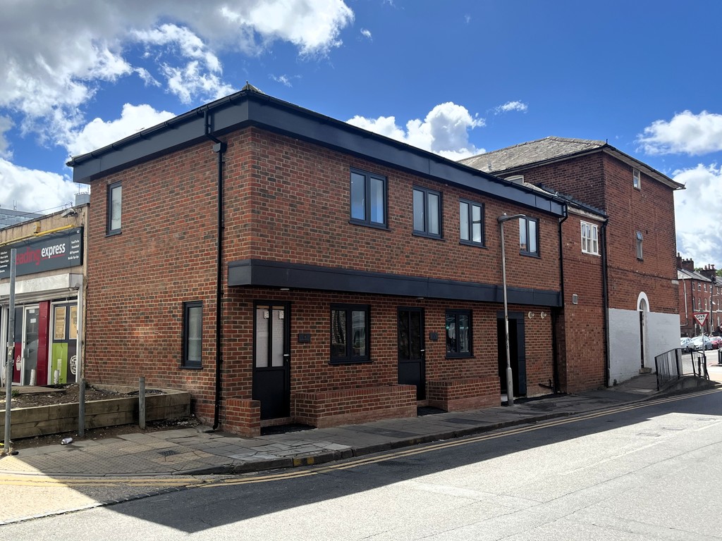 1 bed flat to rent in Eaton Place, Reading  - Property Image 1