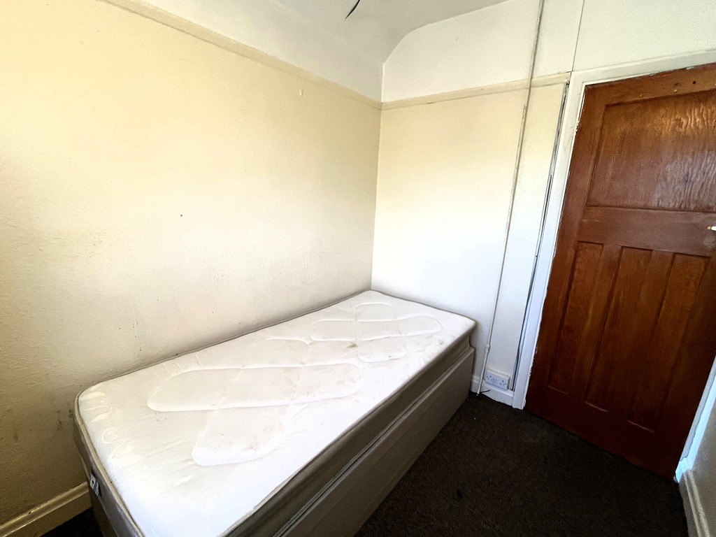 3 bed semi-detached house for sale in York Way, Feltham  - Property Image 13