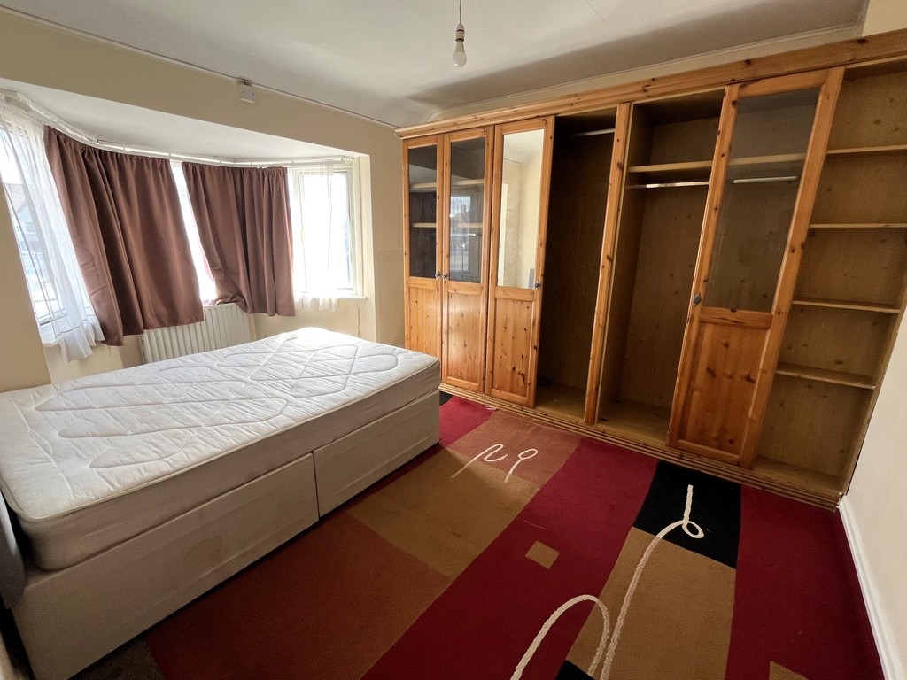 3 bed semi-detached house for sale in York Way, Feltham  - Property Image 8