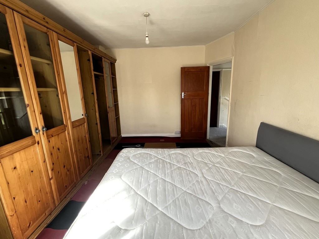 3 bed semi-detached house for sale in York Way, Feltham  - Property Image 10