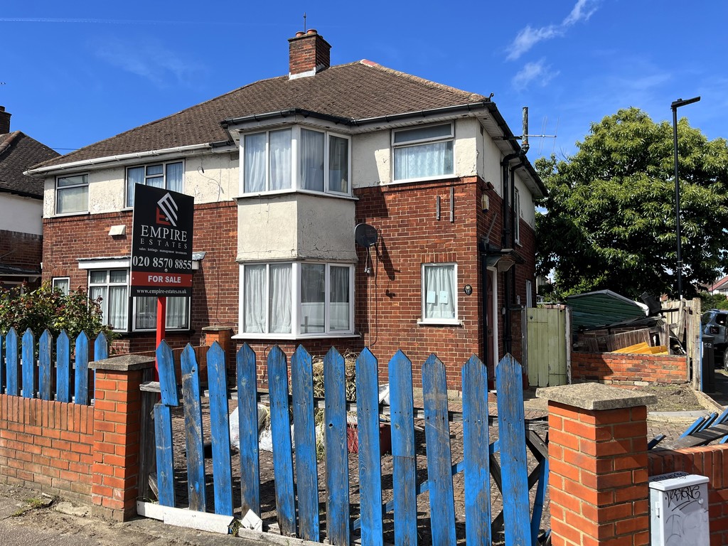 3 bed semi-detached house for sale in York Way, Feltham - Property Image 1