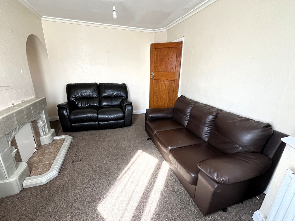 3 bed semi-detached house for sale in York Way, Feltham 1