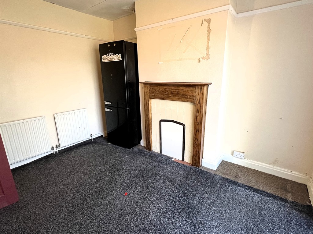3 bed semi-detached house for sale in York Way, Feltham 4