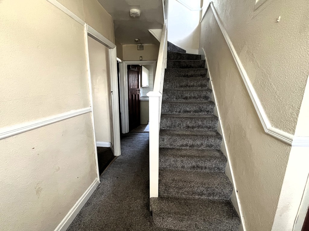 3 bed semi-detached house for sale in York Way, Feltham  - Property Image 7