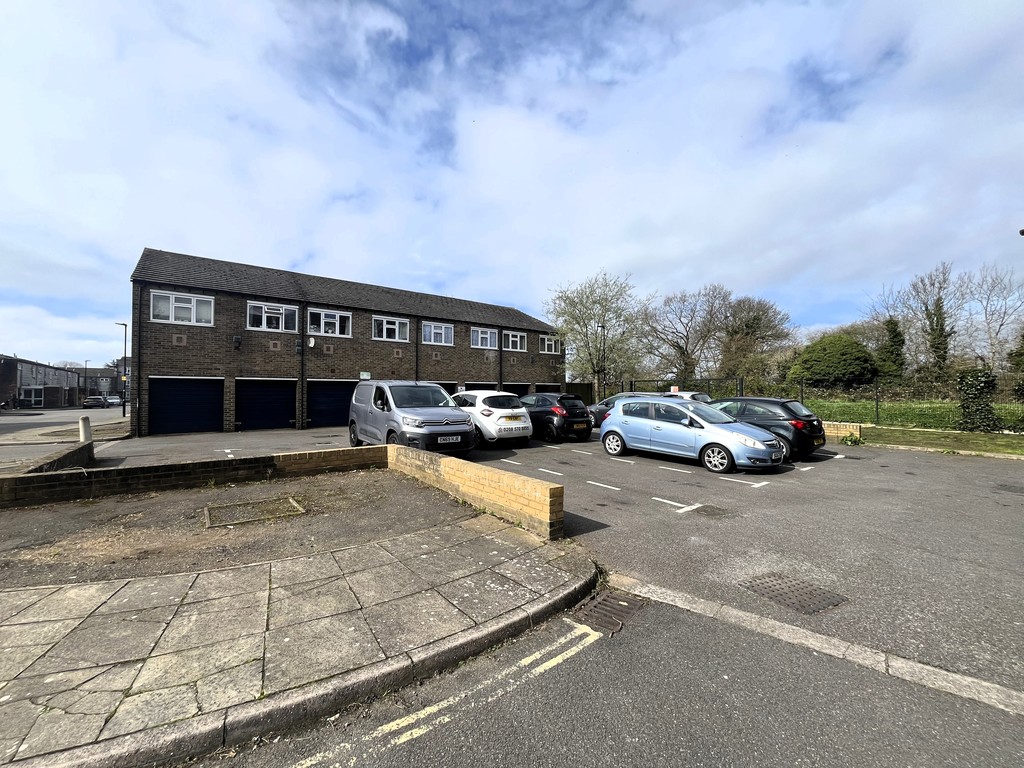1 bed flat to rent in Pentelow Gardens, Feltham  - Property Image 13