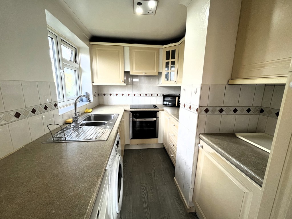1 bed flat to rent in Pentelow Gardens, Feltham  - Property Image 5