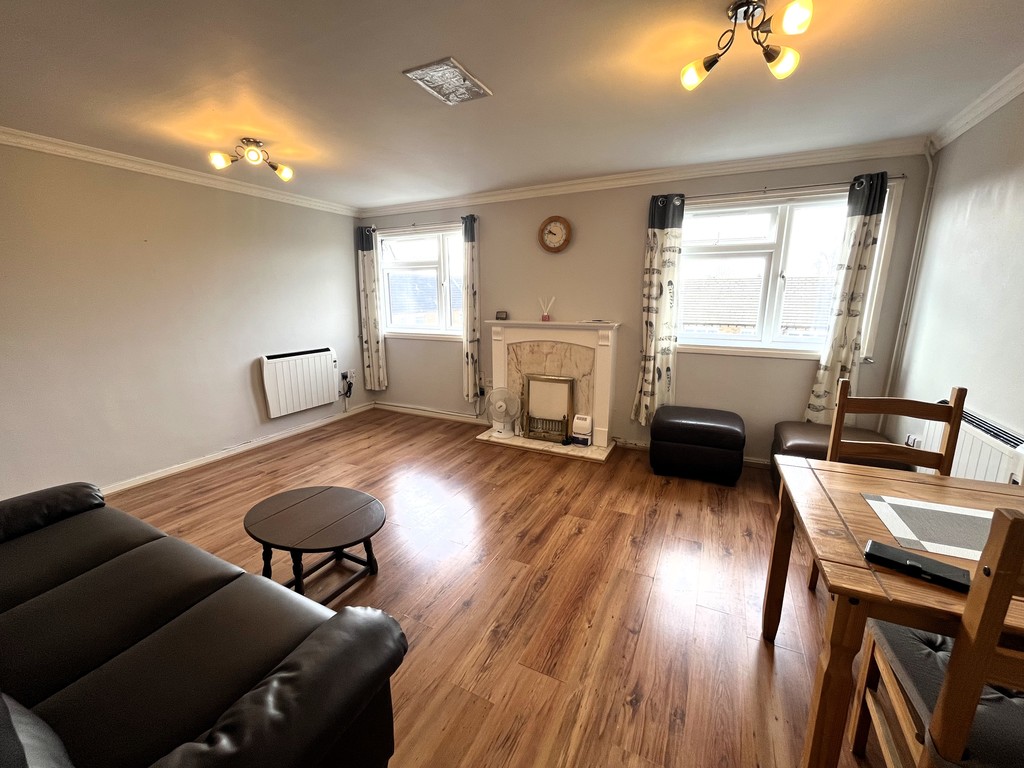 1 bed flat to rent in Pentelow Gardens, Feltham