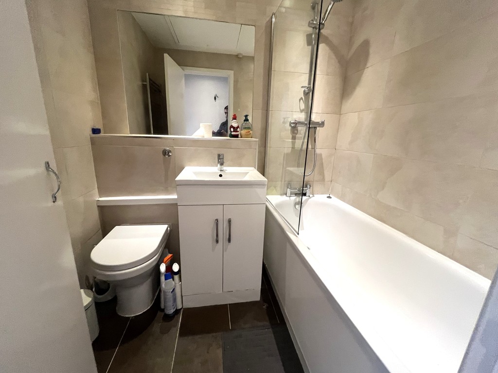 1 bed flat to rent in Pentelow Gardens, Feltham  - Property Image 7