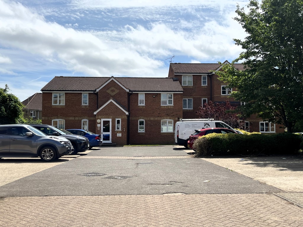 2 bed apartment to rent in Redford Close, Feltham 15