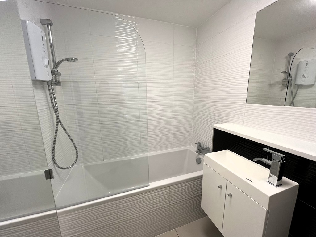 2 bed apartment to rent in Redford Close, Feltham 13