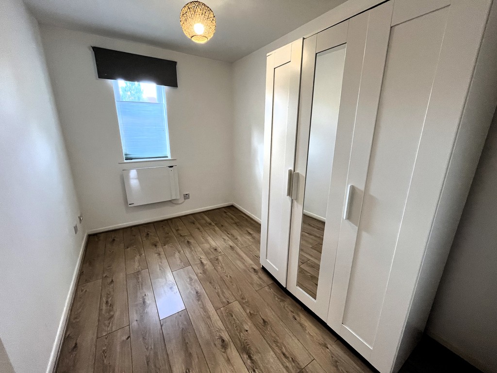2 bed apartment to rent in Redford Close, Feltham  - Property Image 10
