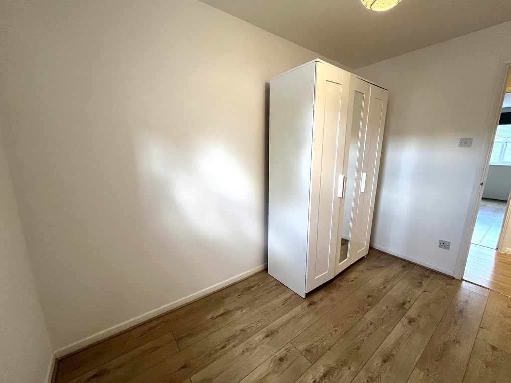 2 bed apartment to rent in Redford Close, Feltham 10