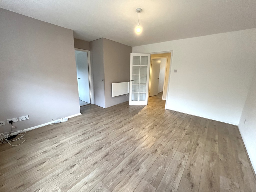 2 bed apartment to rent in Redford Close, Feltham  - Property Image 5