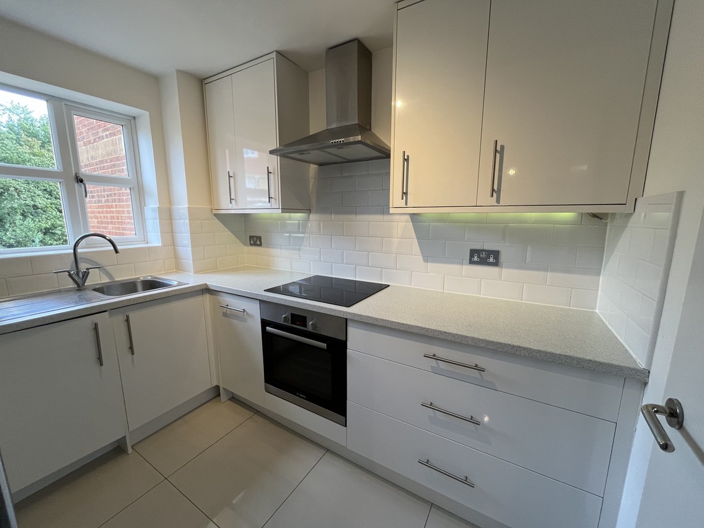 2 bed apartment to rent in Redford Close, Feltham 12