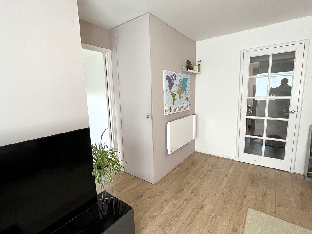 2 bed apartment to rent in Redford Close, Feltham 3