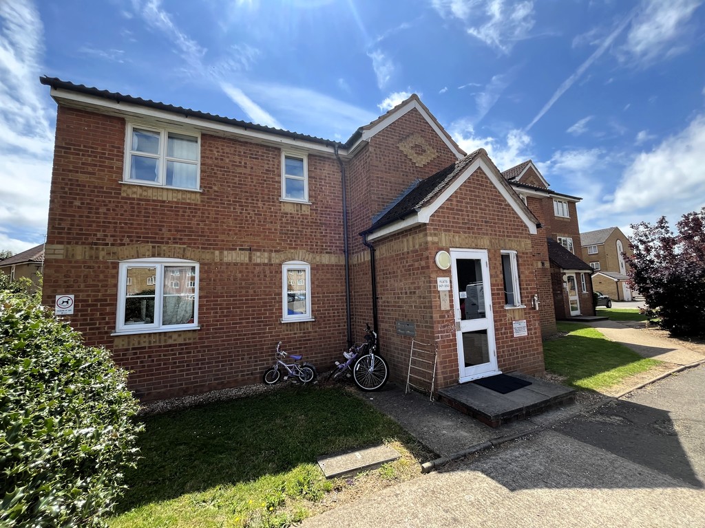 2 bed apartment to rent in Redford Close, Feltham  - Property Image 2
