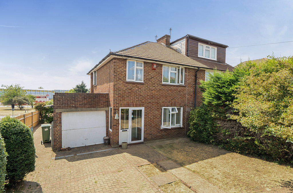 3 Bed Semi-Detached House For Sale In Ruxley Closesidcup