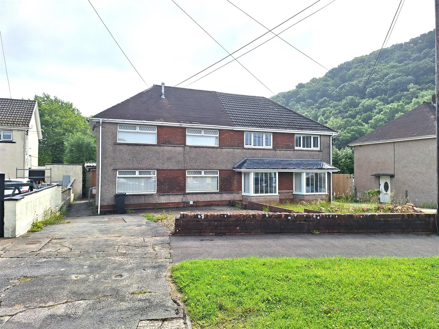 House For Sale In Heol Y Glo Neath ref 657720 house-for-sale-in-heol-y-glo-neath-ref-657720