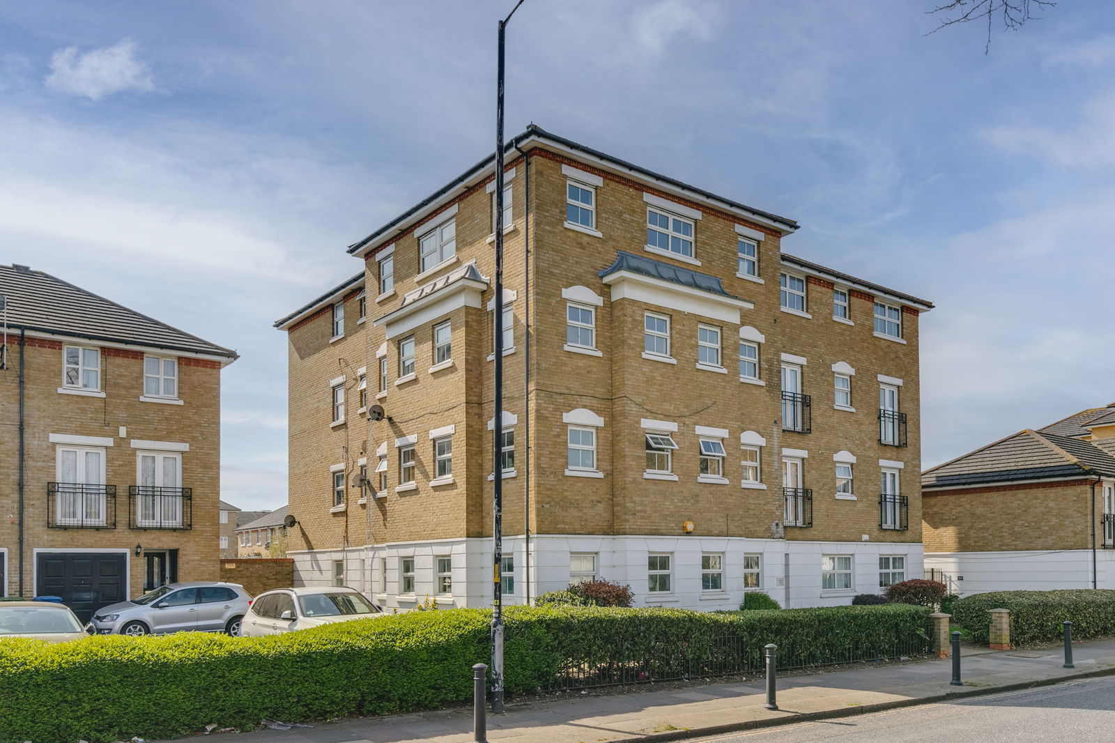 2 bed flat to rent in Commercial Way, London, SE15 5GQ