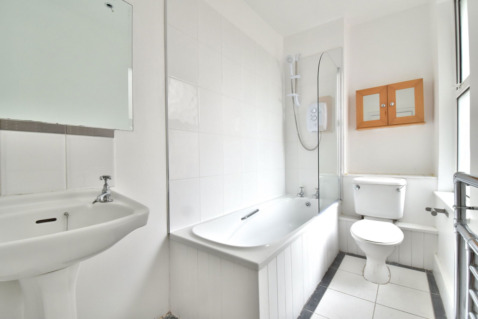 2 bed flat to rent in Kingswood Road, London, SW2 4JW  - Property Image 2