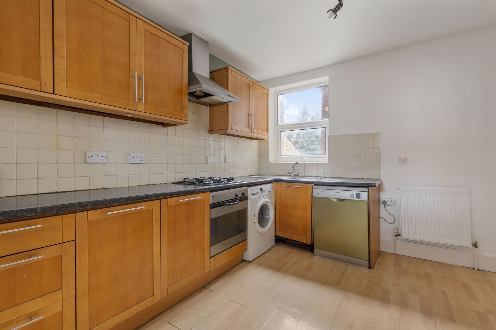 3 bed flat to rent in Kingswood Road, London, SW2 4JN  - Property Image 7