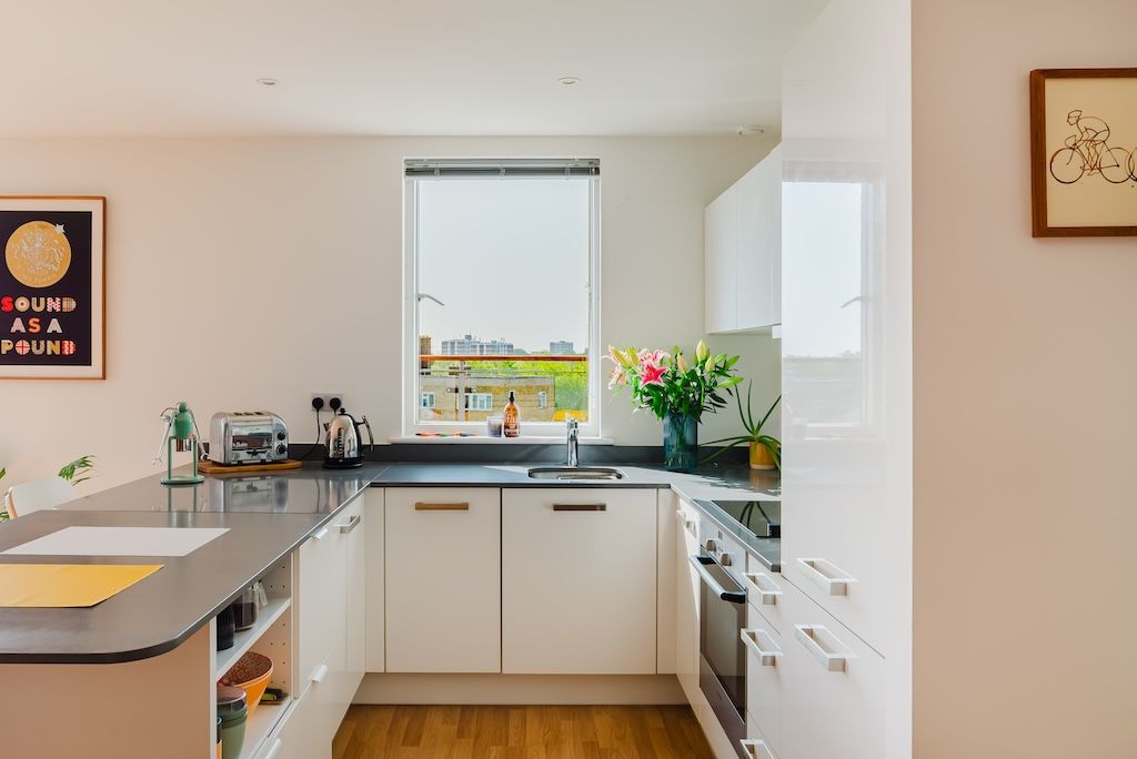 2 bed penthouse for sale in Perry Vale, London, SE23 2AR  - Property Image 4