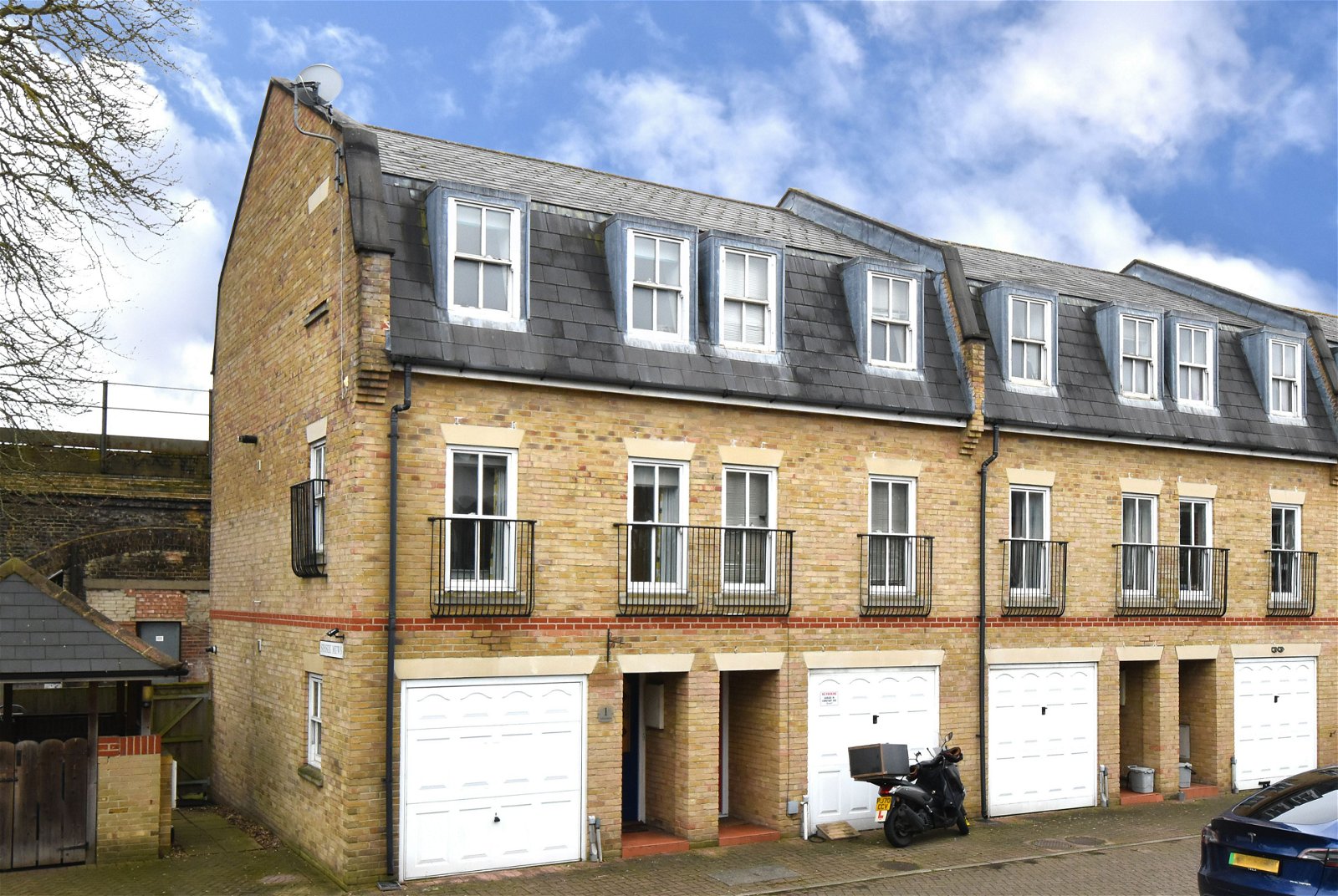 3 bed end of terrace house to rent in Sussex Mews, Catford, London, SE6 4UY - Property Image 1