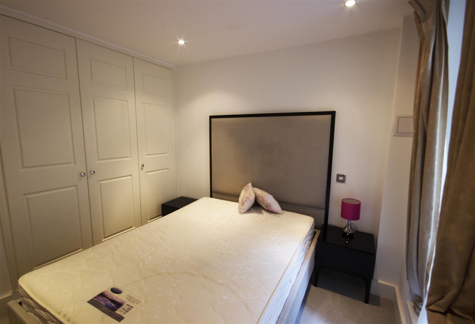 2 bed flat to rent in The Phoenix  - Property Image 4