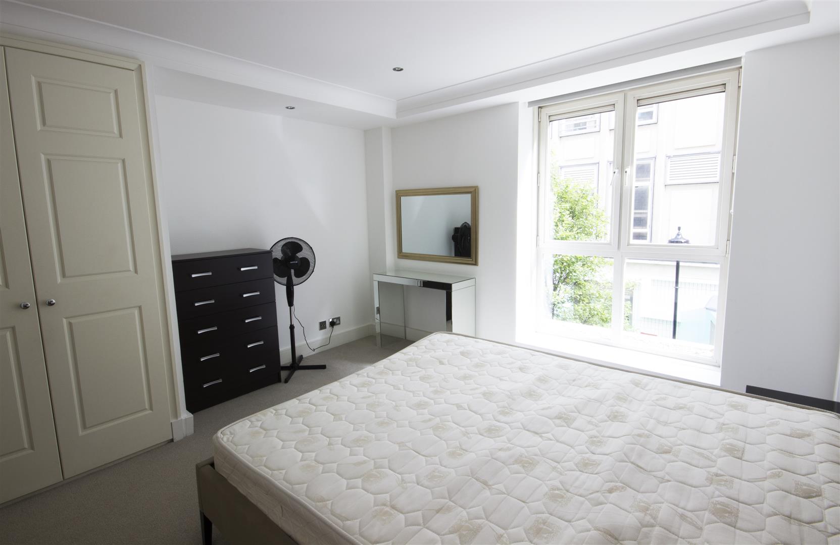 2 bed flat to rent in The Phoenix  - Property Image 3